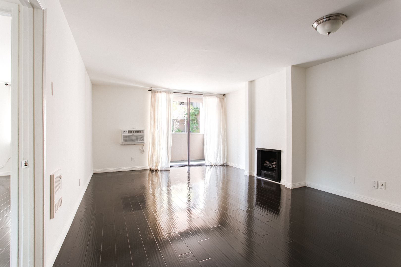 West Hollywood Apartment: 724 N West Knoll Drive