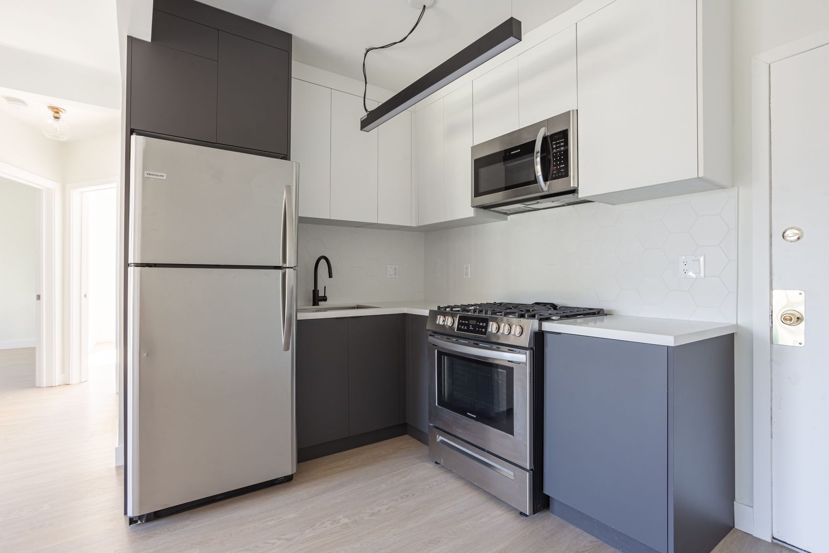 Los Angeles Apartment: 1811 Tamarind Ave