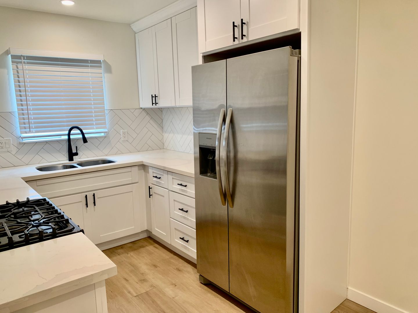 Beverly Hills Apartment: 346 N Maple Drive