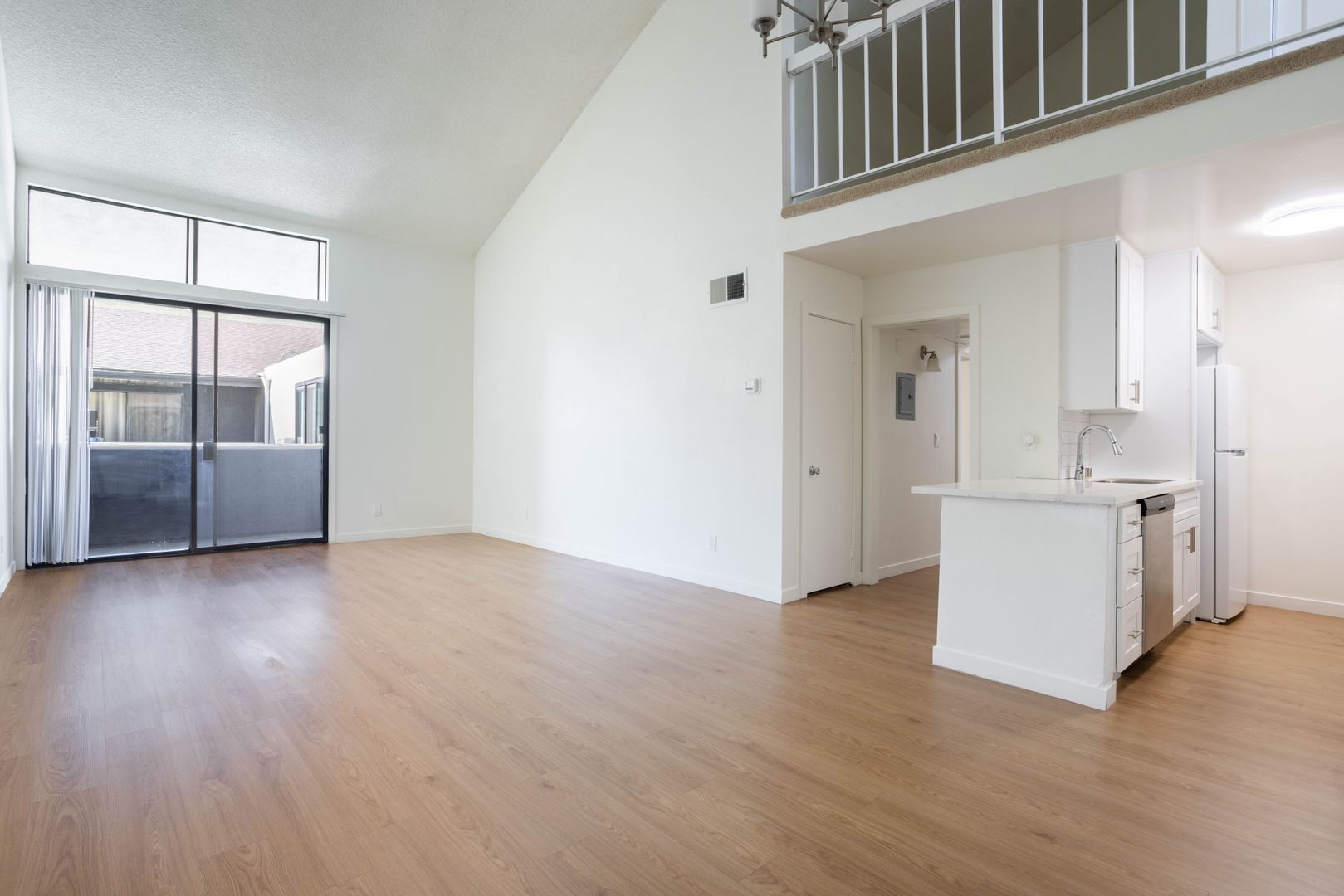 West Hollywood Apartment: 724 N West Knoll Drive