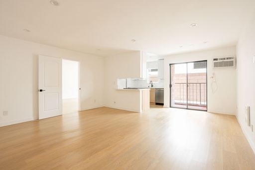 Beautifully renovated 2 Bedroom/ 2 Bathroom in the Heart of West Hollywood! – photo 1