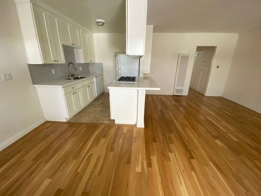 Newly Renovated 1/1 in Ocean Park! – photo 1