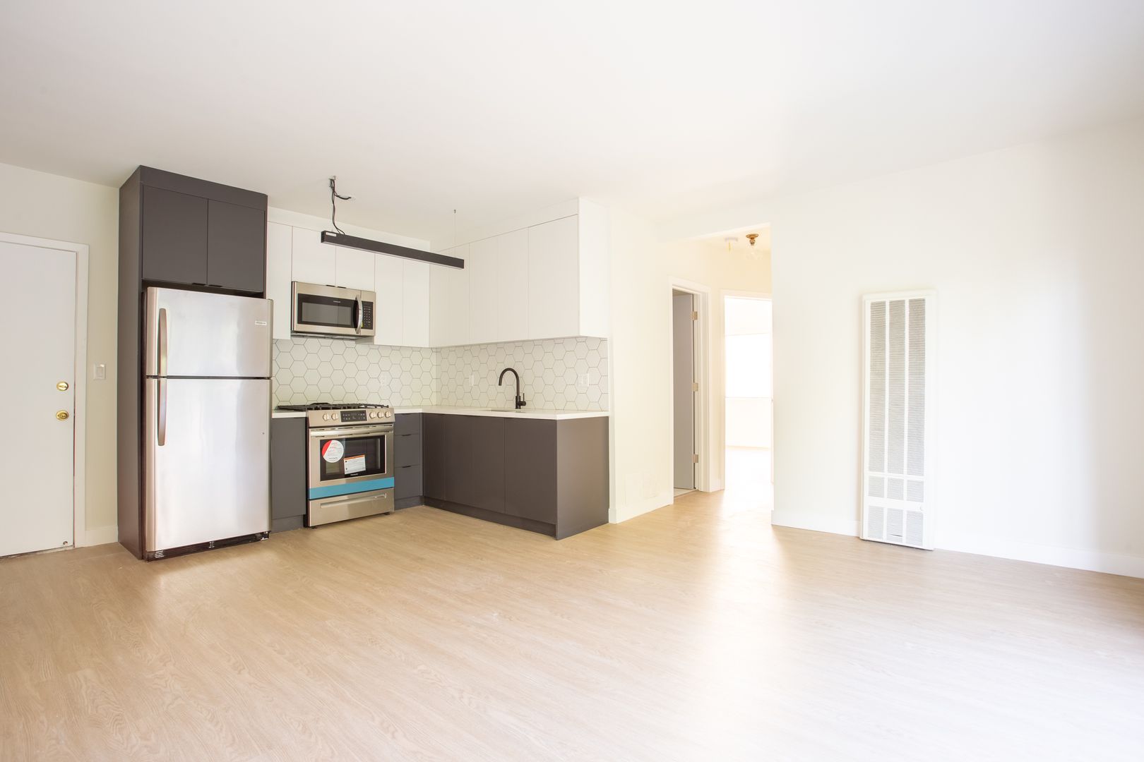 Los Angeles Apartment: 1811 Tamarind Ave