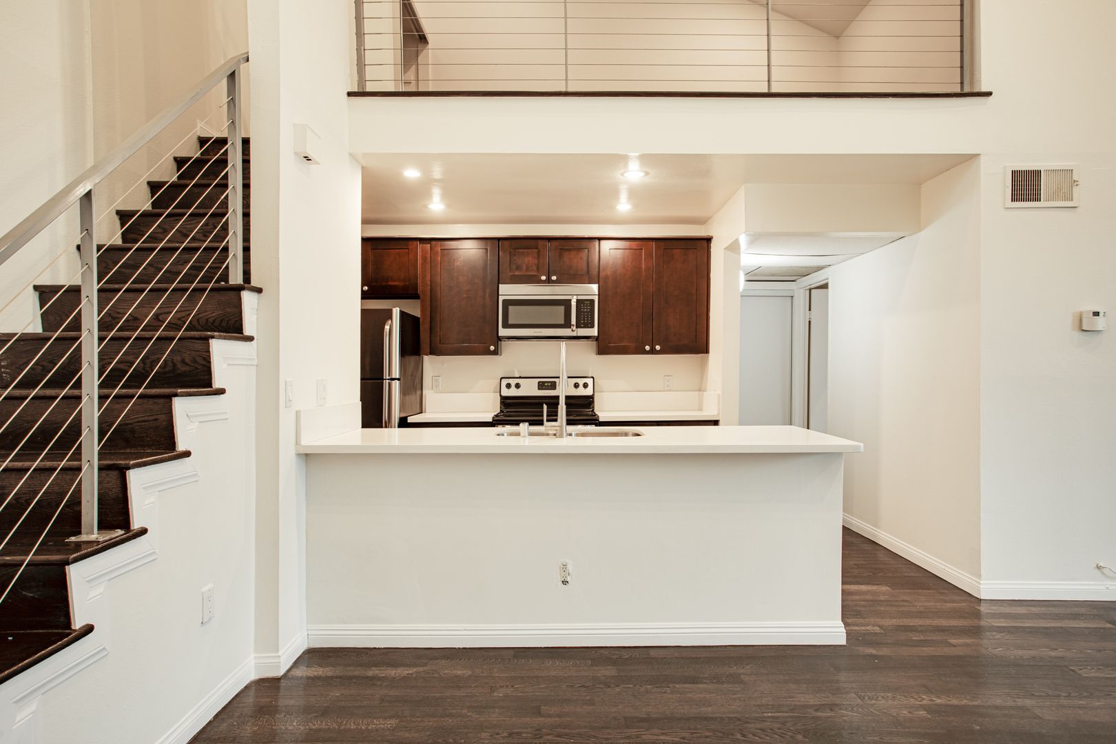 West Hollywood Apartment: 724 N West Knoll Drive