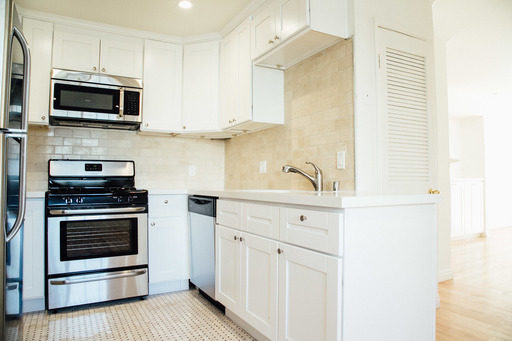 Available Now! 2 Bed 2 Bath-Great Mid-City Neighborhood! – photo 1