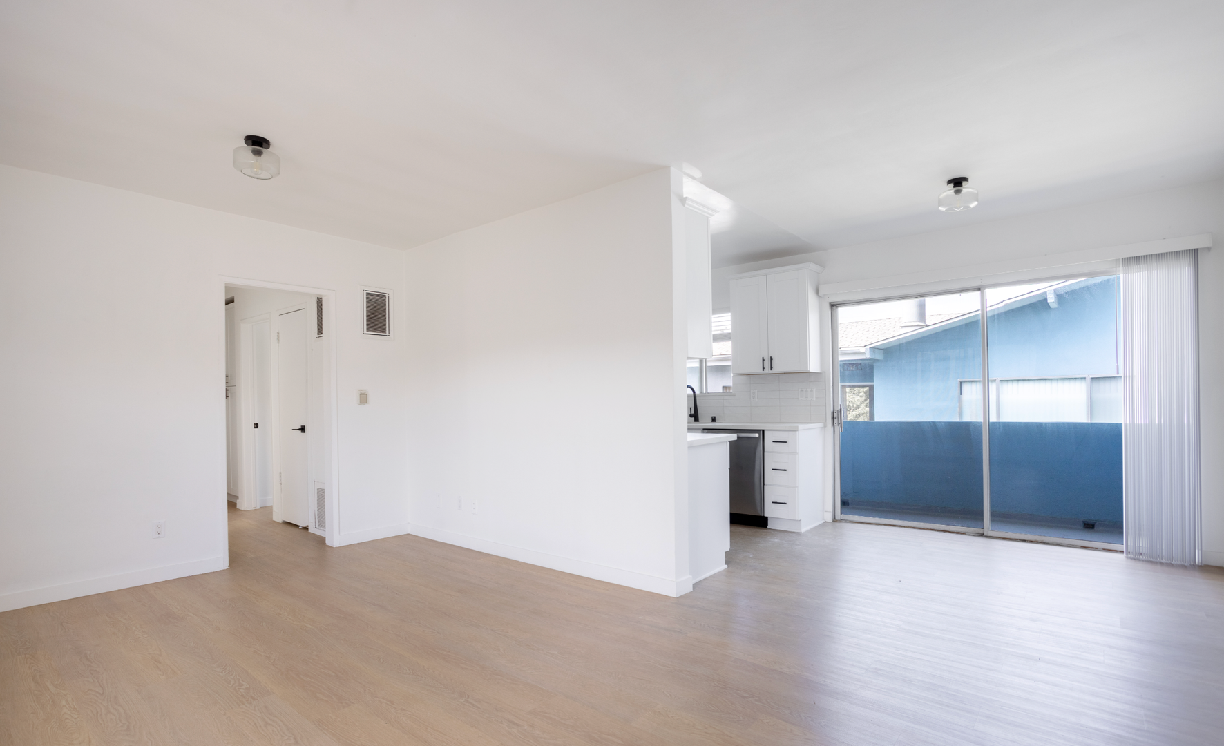 Santa Monica Apartment: 420 Raymond Ave