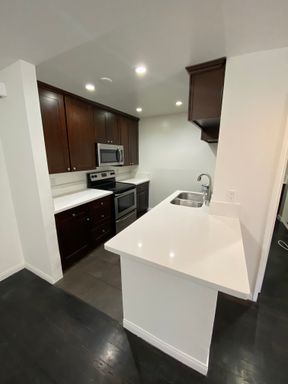 1 Bedroom in Heart of West Hollywood! – photo 1