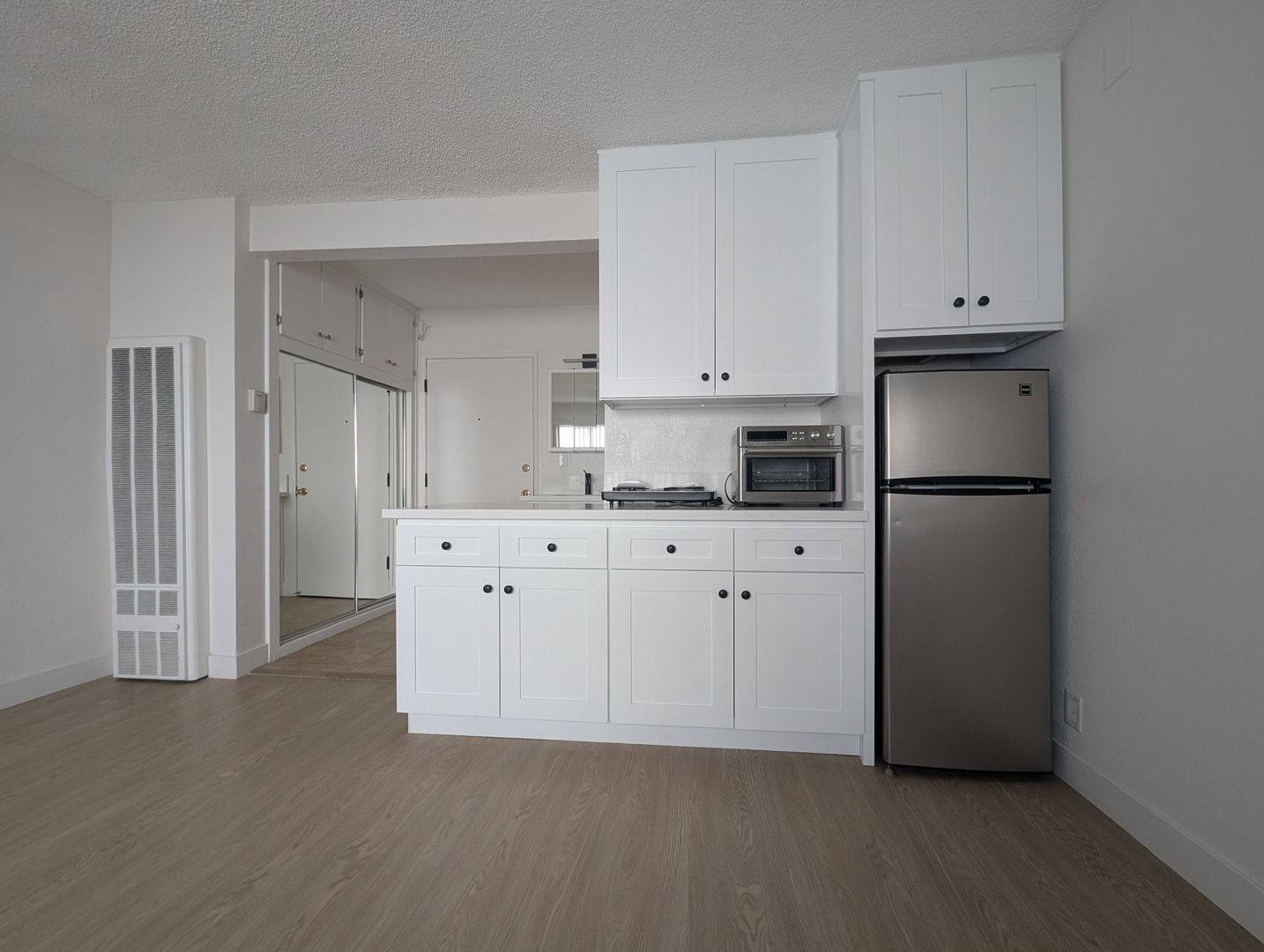 Los Angeles Apartment: 1811 Tamarind Ave