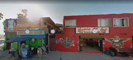 Welcome to your dream beachfront studio, located on the vibrant Venice Beach boardwalk!