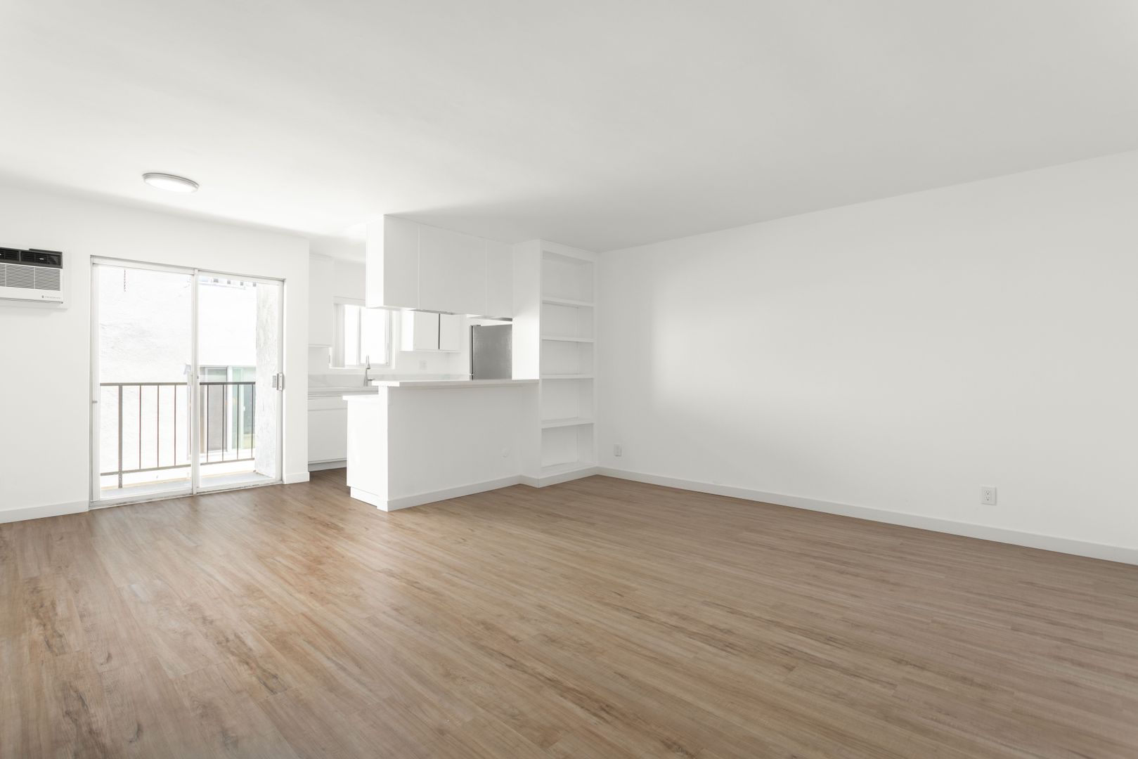 West Hollywood Apartment: 950 Larrabee St.