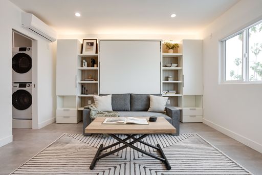 Welcome to your dream beachfront studio, located on the vibrant Venice Beach boardwalk!