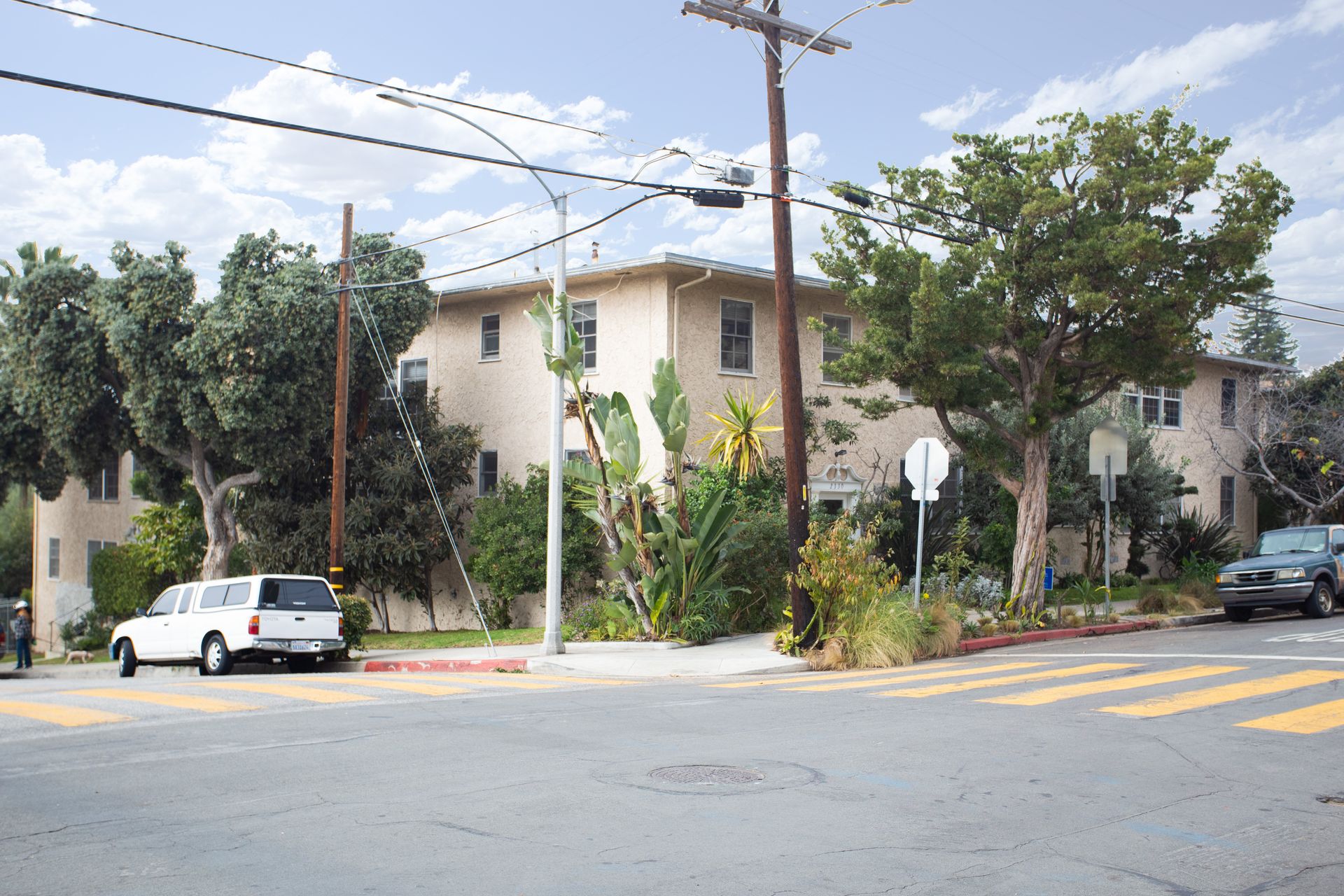 Santa Monica Apartment: 2318 6th St