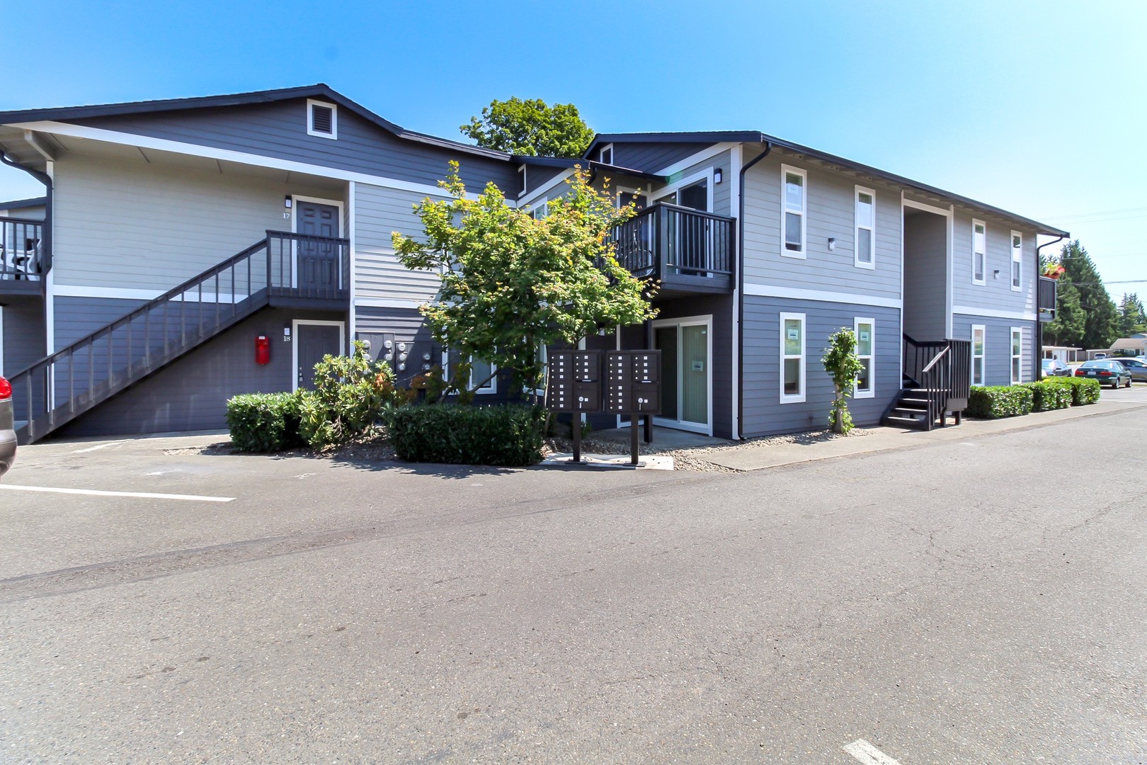 Sumner Apartment: 1801 16th St