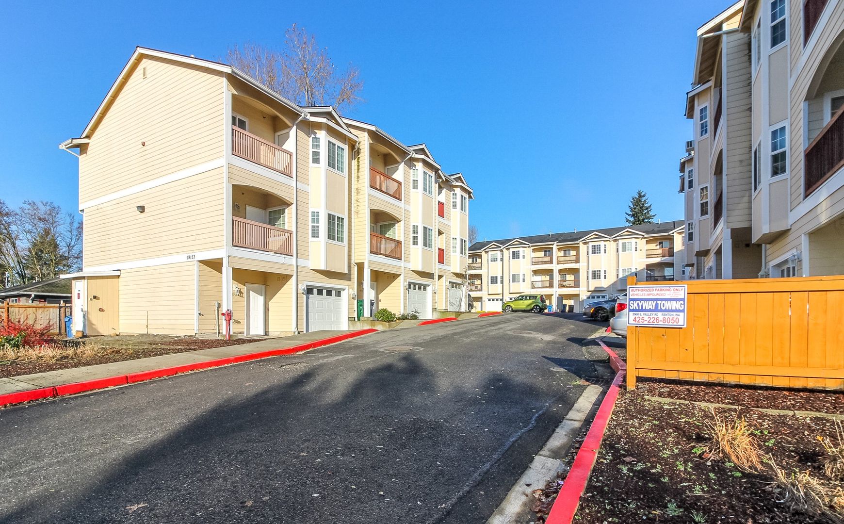 Renton Townhome: 10830 SE 192nd St