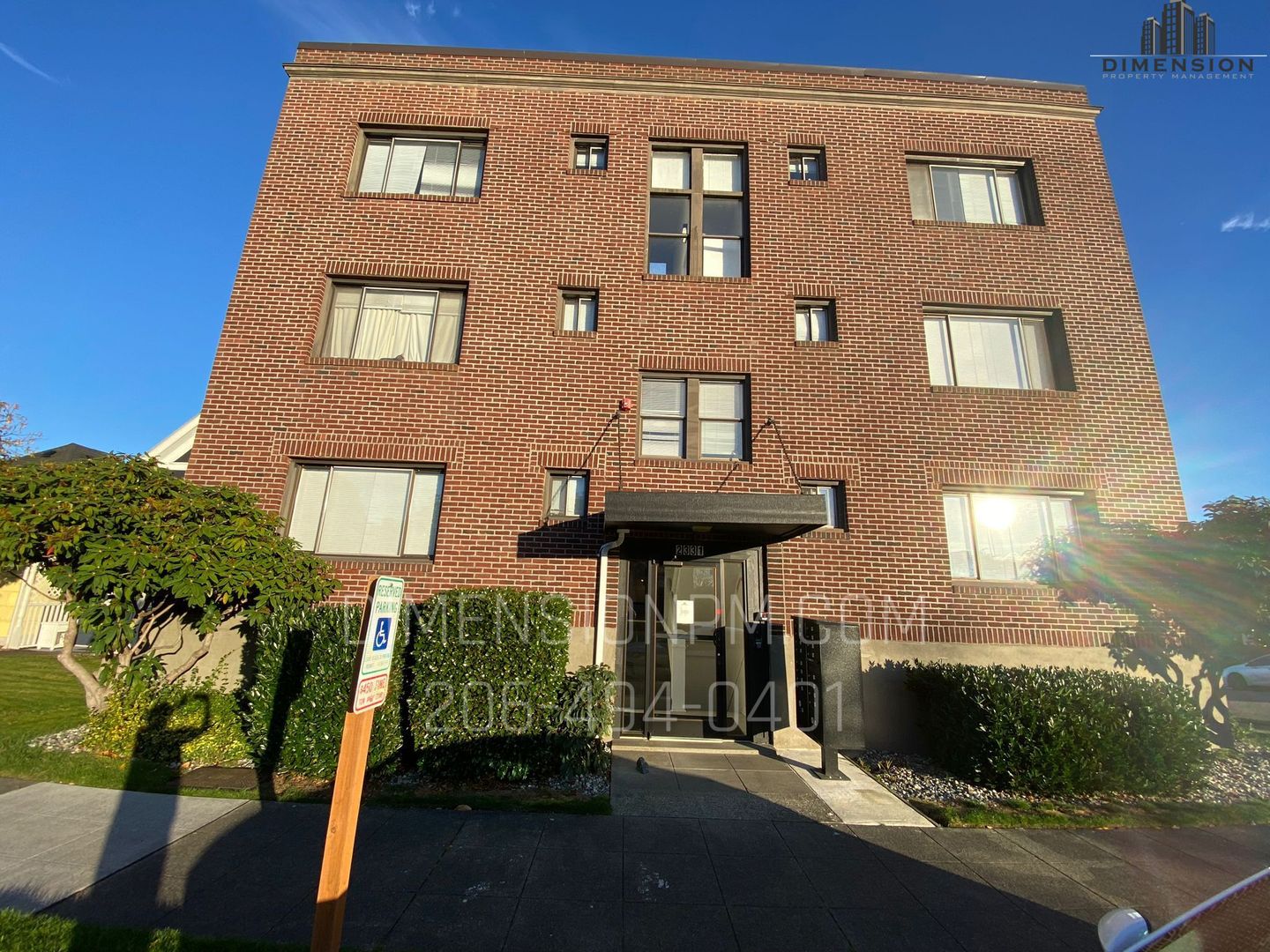 Everett Apartment: 2331 Rockefeller Ave