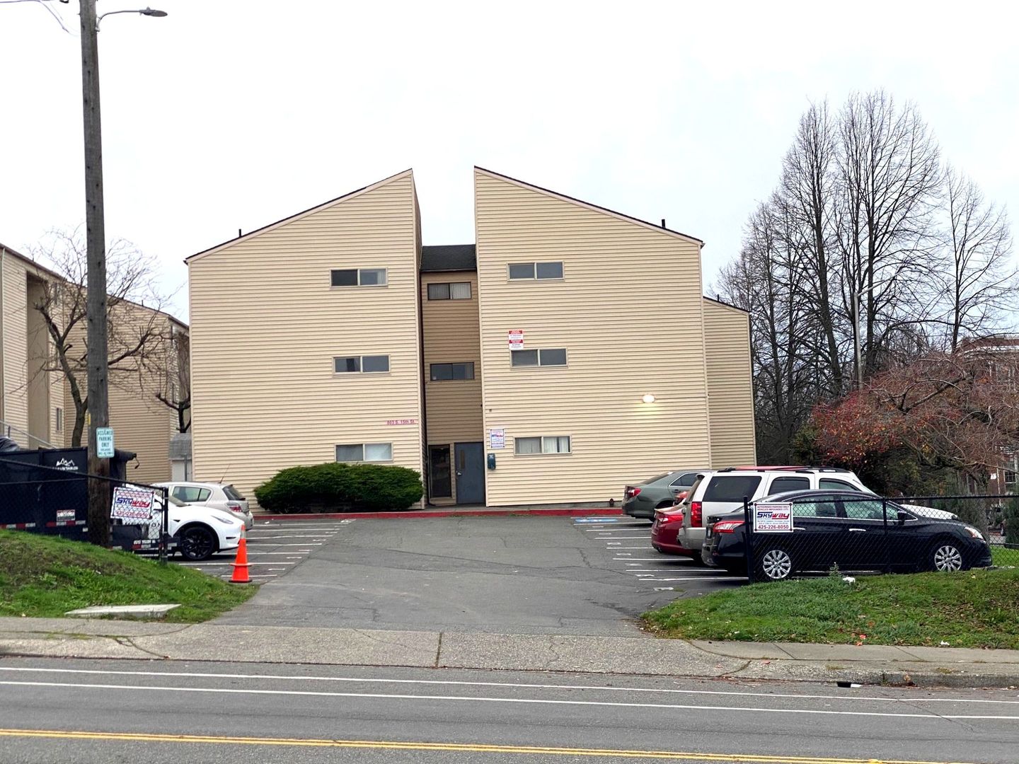 Tacoma Apartment: 1402 Yakima Ave