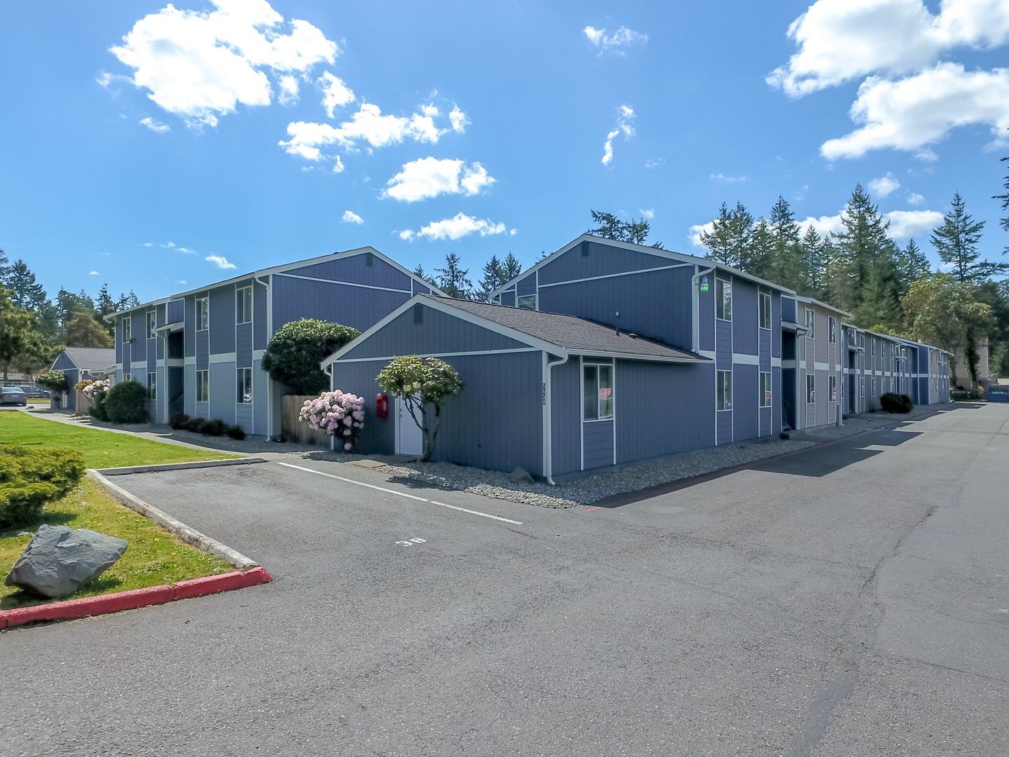 Lakewood Apartment: 5628 Boston Avenue SW
