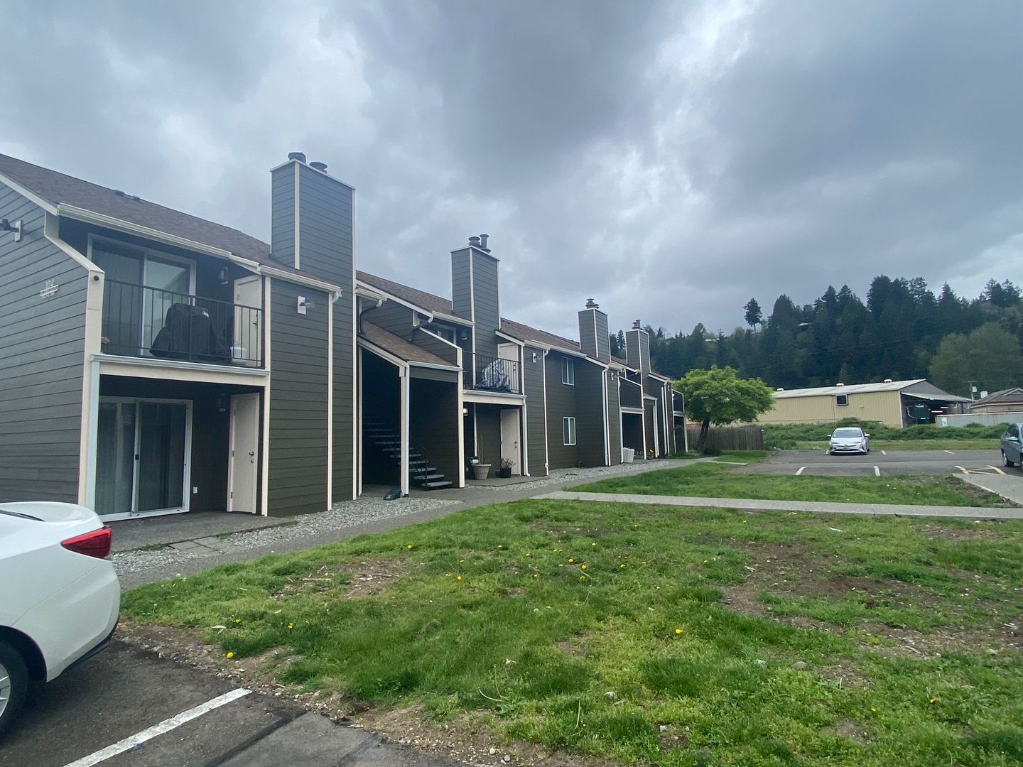 Pacific Apartment: 104 Tacoma Blvd S