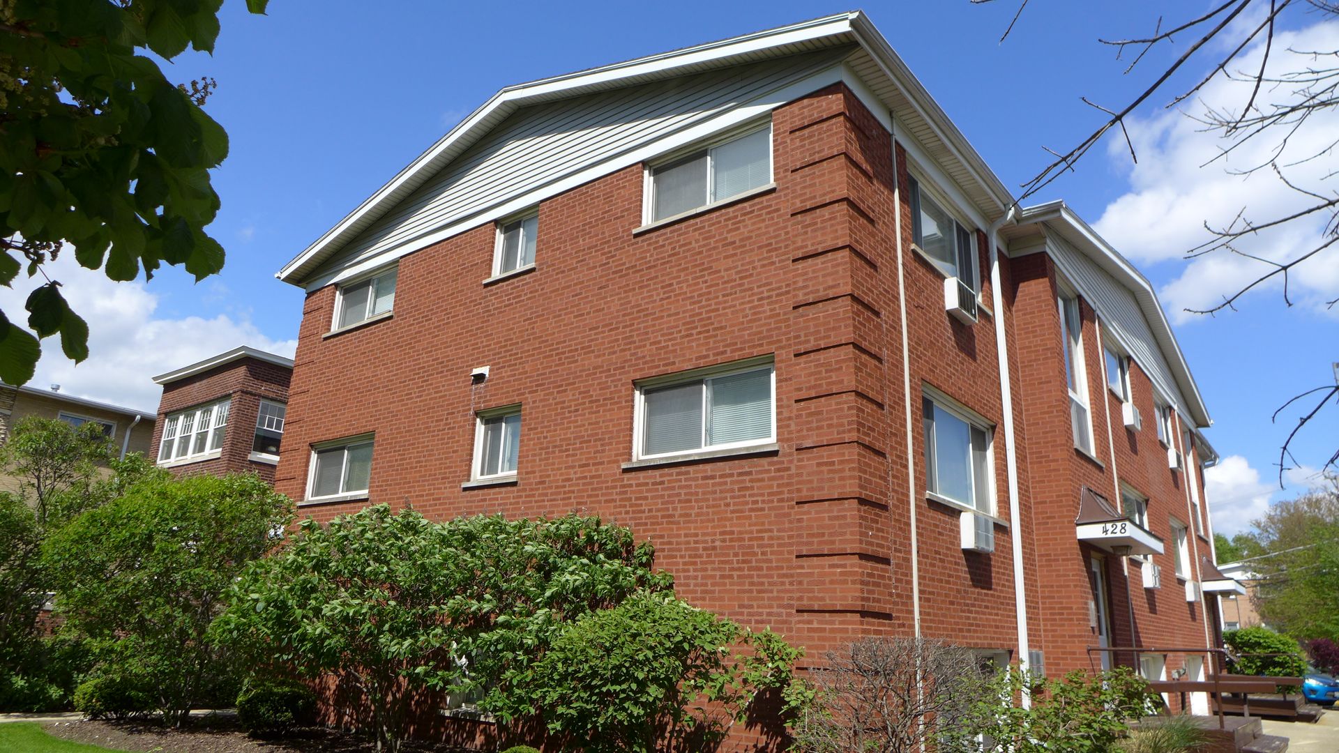 Oak Park Apartment: 428 S. Scoville