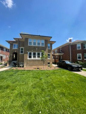 Beautiful Spacious River Forest 3 Bedroom