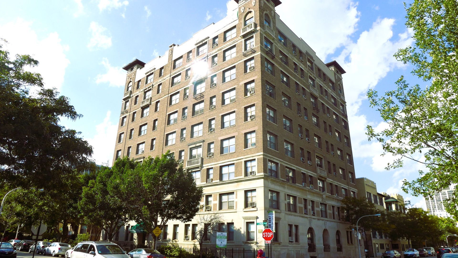 Chicago Apartment: 808 -12 W. Junior Terrace