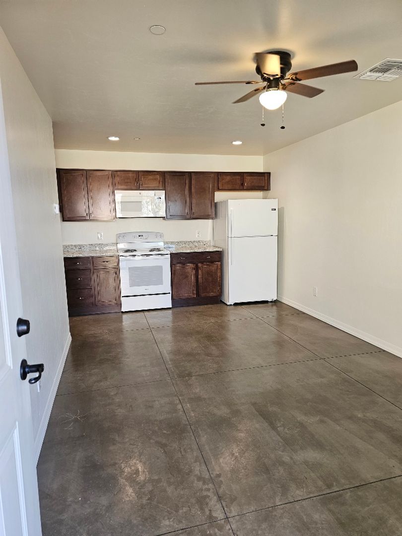 Benson Apartment: 728 or 740 W 5th Street