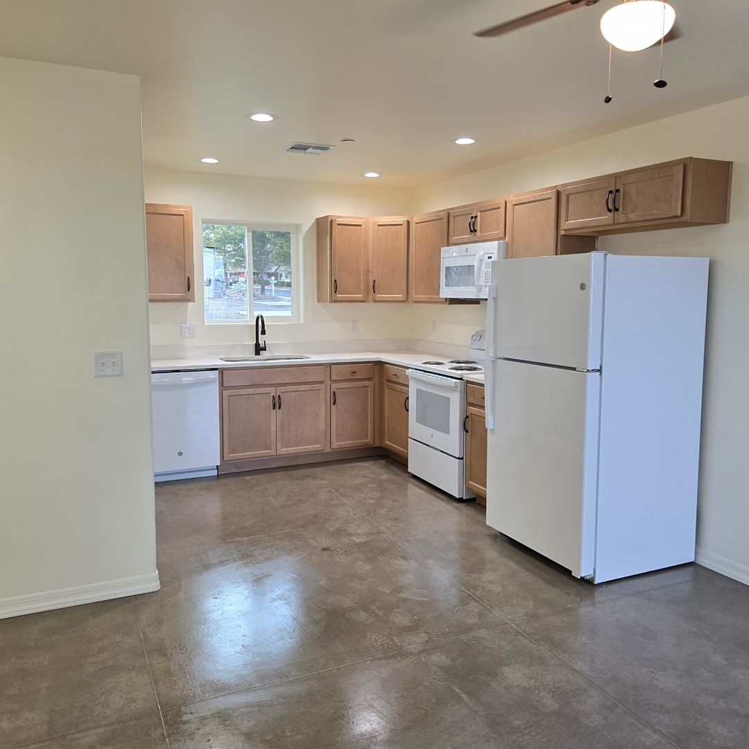 Benson Apartment: 1138 S Highway 80