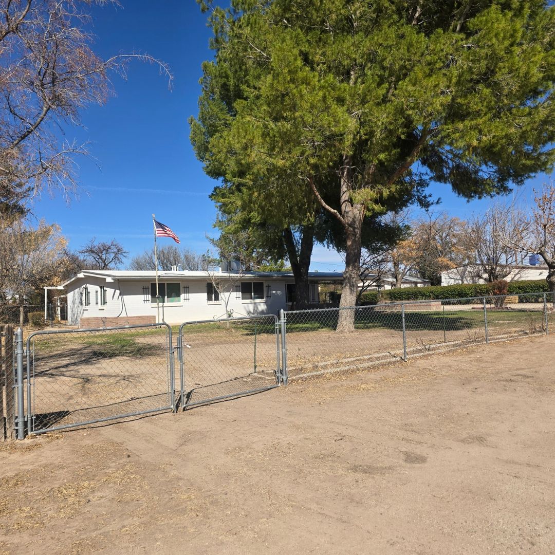 Benson House: 372 E Old Mill Rd