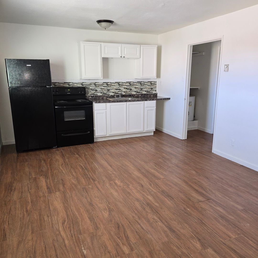 Willcox Apartment: 450 N Haskell Ave