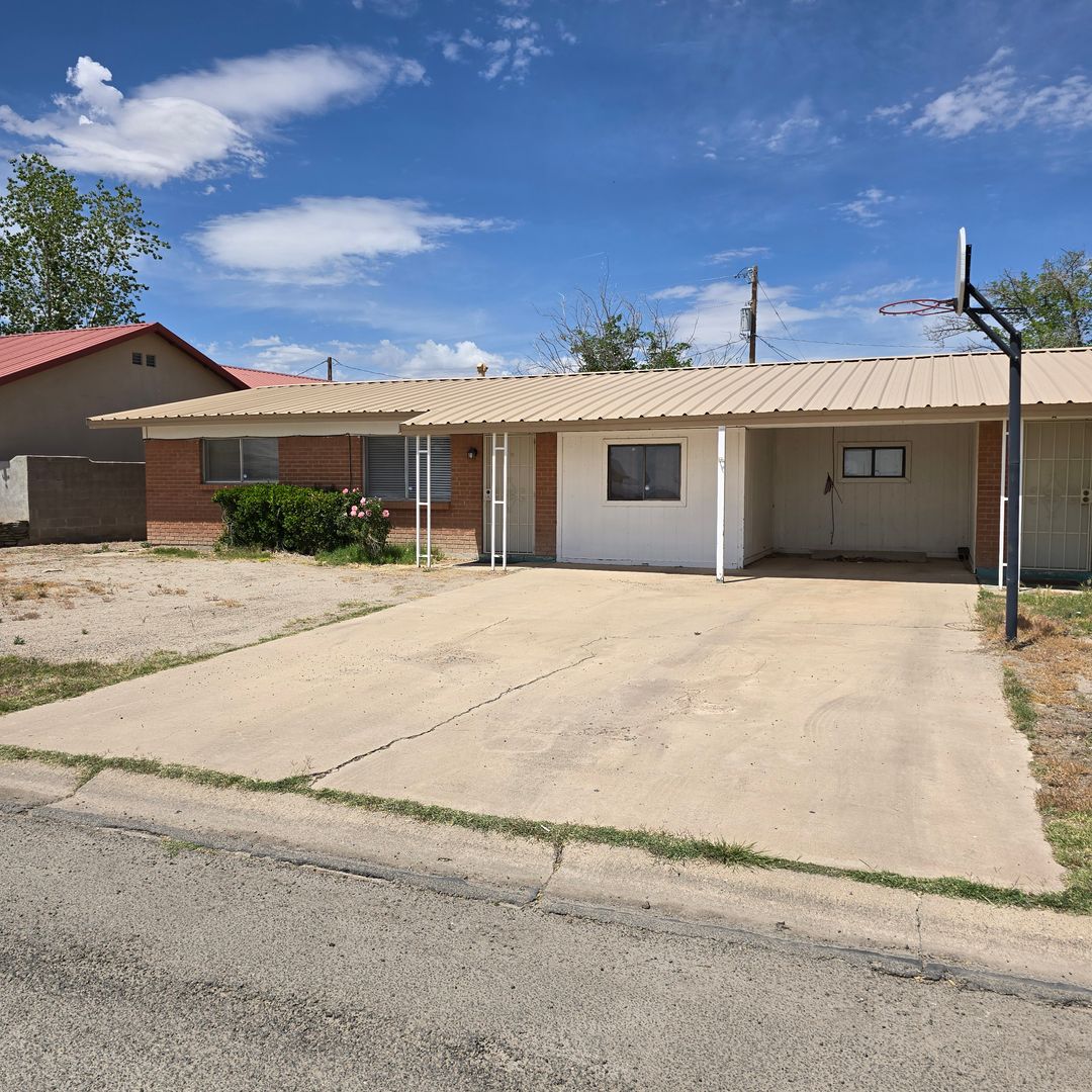 Willcox Apartment: 701 W Soto