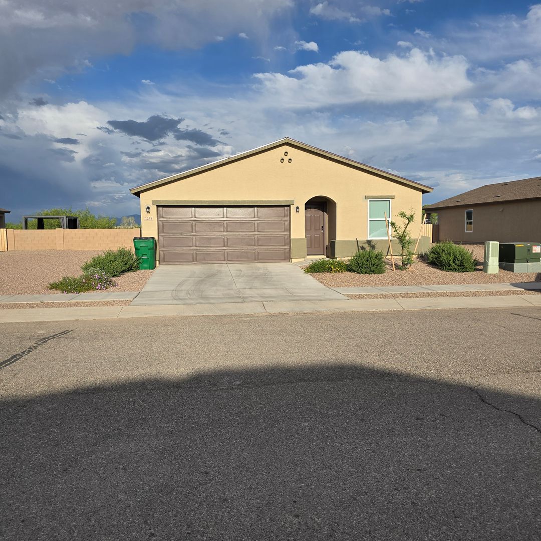 Benson House: 1255 S Maria Carmela Ln