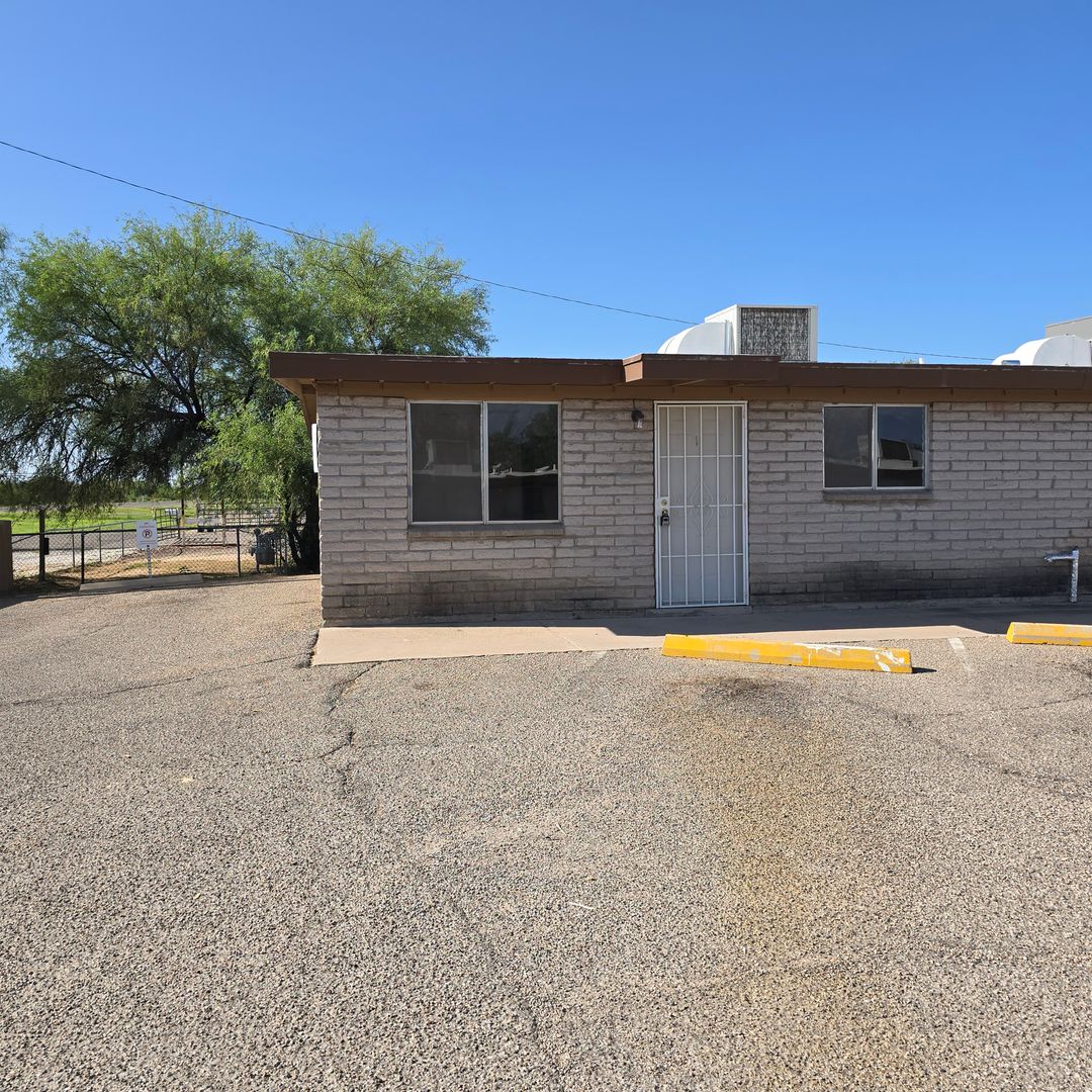 Benson Apartment: 880 S Hwy 80