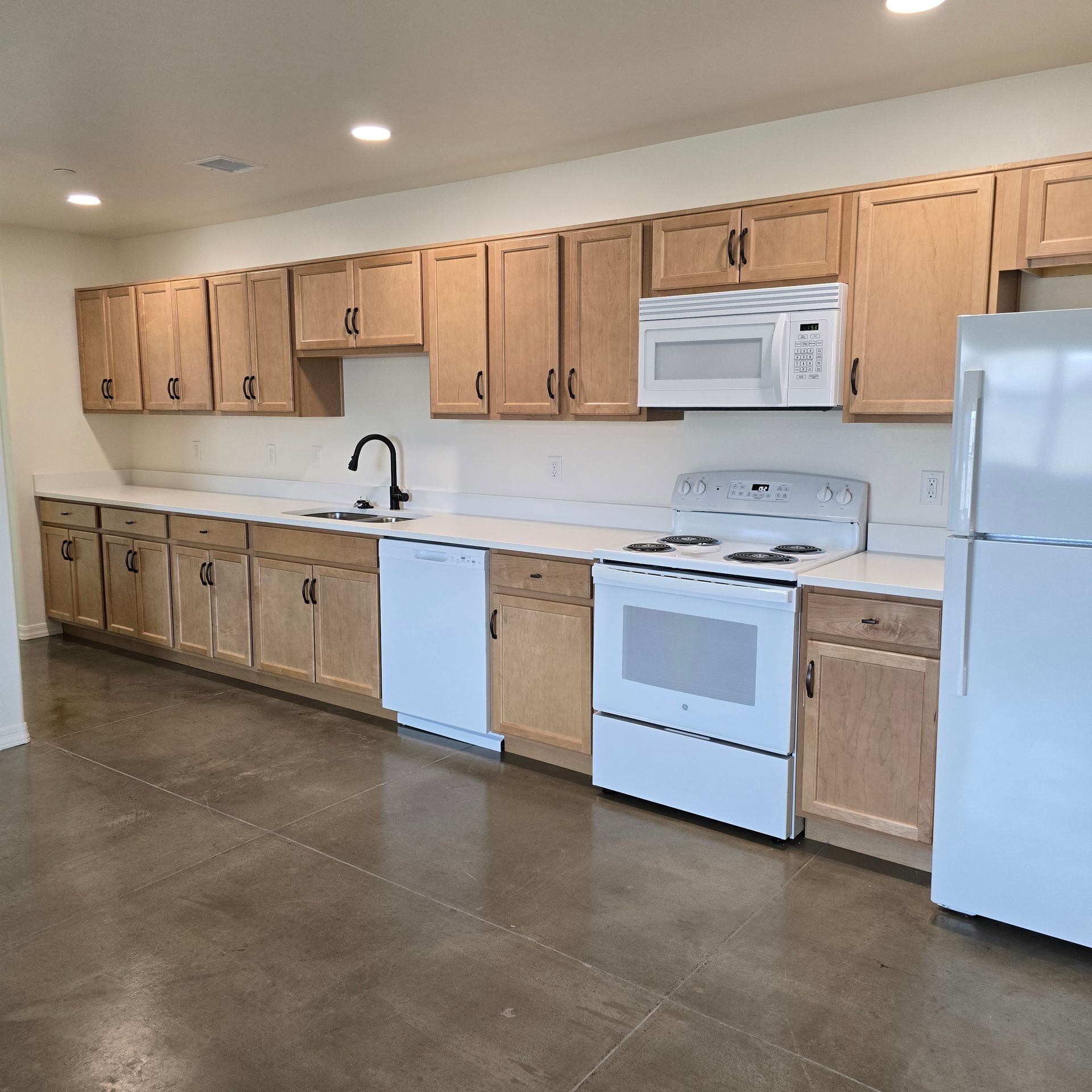 Benson Apartment: 156 W 5th St