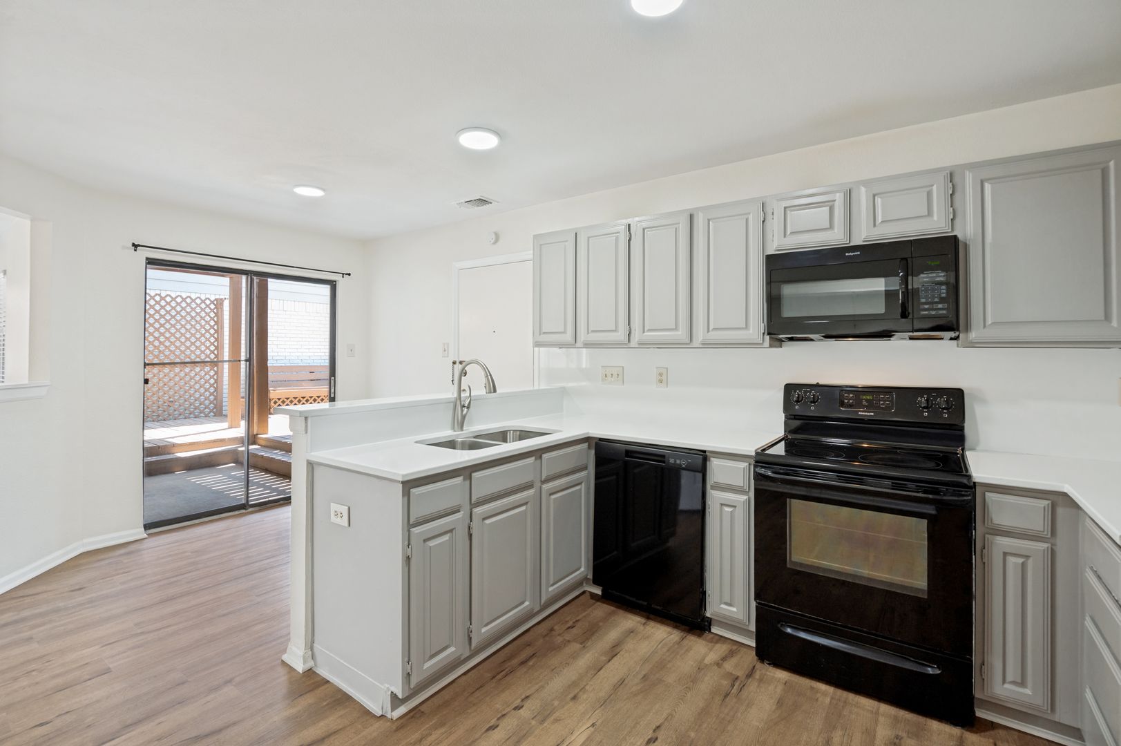 Carrollton House: 1922 Meadowview Court