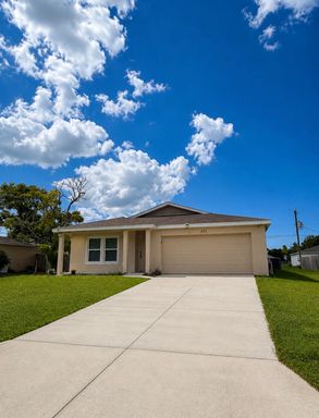 Spacious 4-Bedroom Home for Rent in Palm Bay!