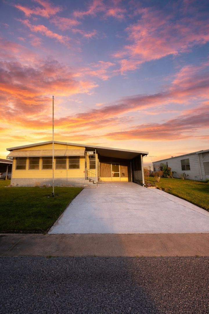 West Melbourne House: 515 Jennifer Cir