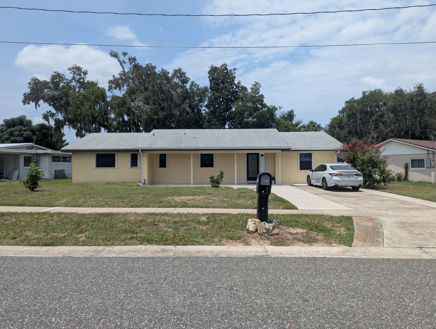 Leesburg House: 1521 Normandy Ave