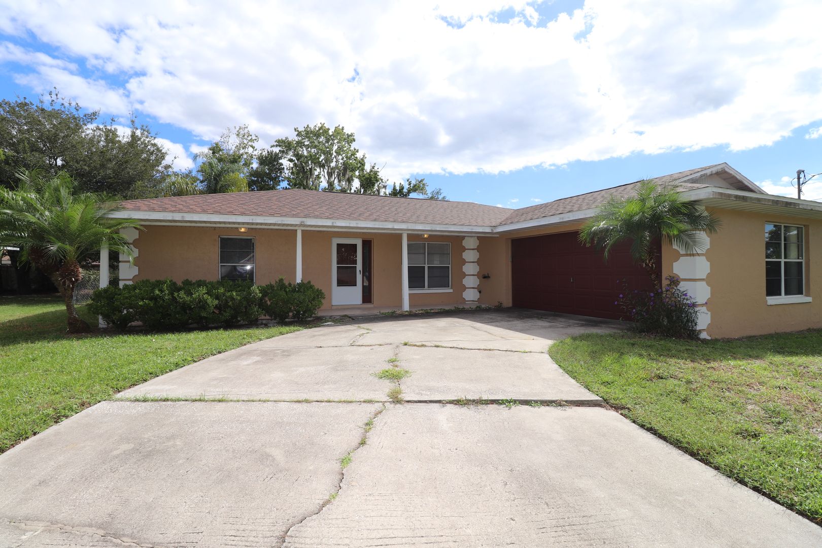 Deltona House: 907 Primrose Terrace