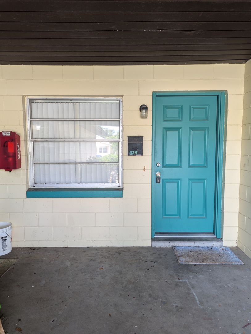 Tavares Condo: 824 N St Clair Abrams Ave