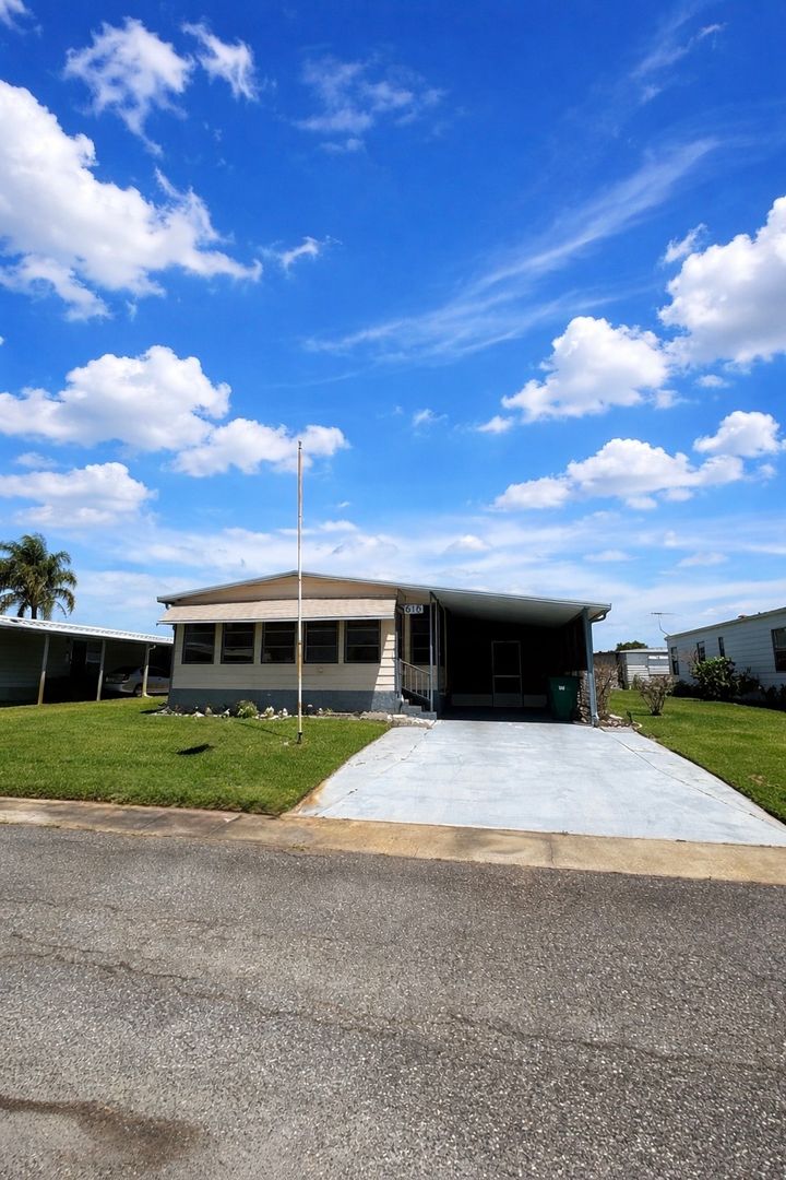 West Melbourne House: 515 Jennifer Cir