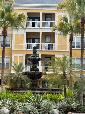 Charming two bedrooms & two bathrooms on Ground-Floor Condo Near downtown! – photo 1