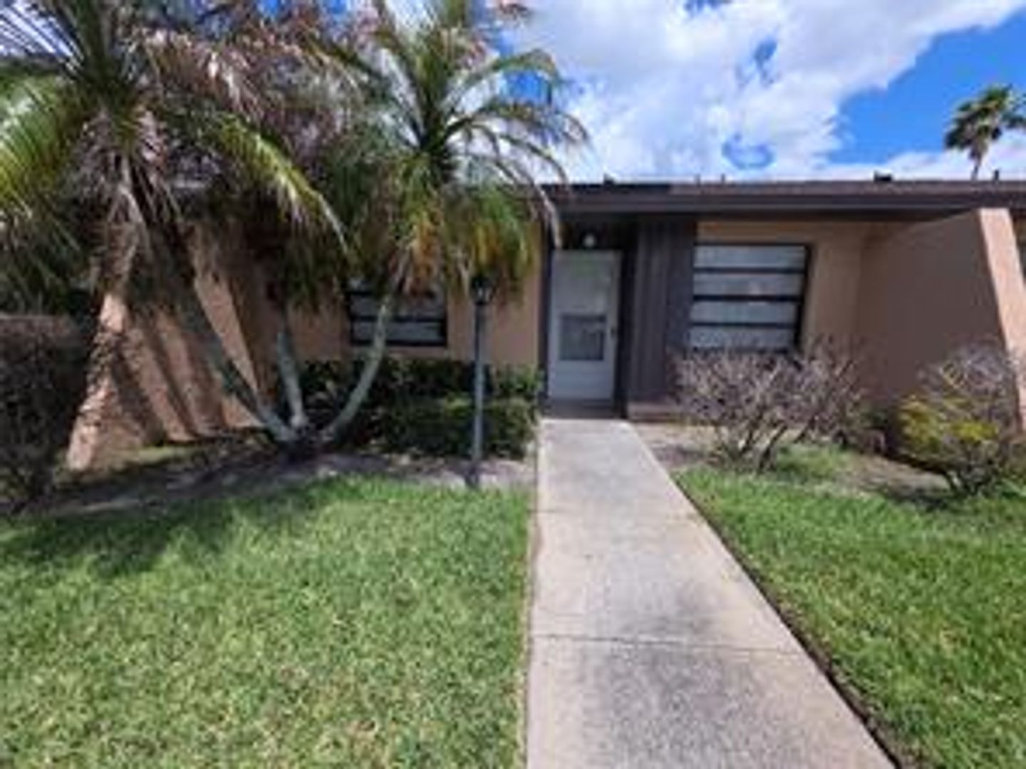 Kissimmee House: 2219 Caribbean Dr, S