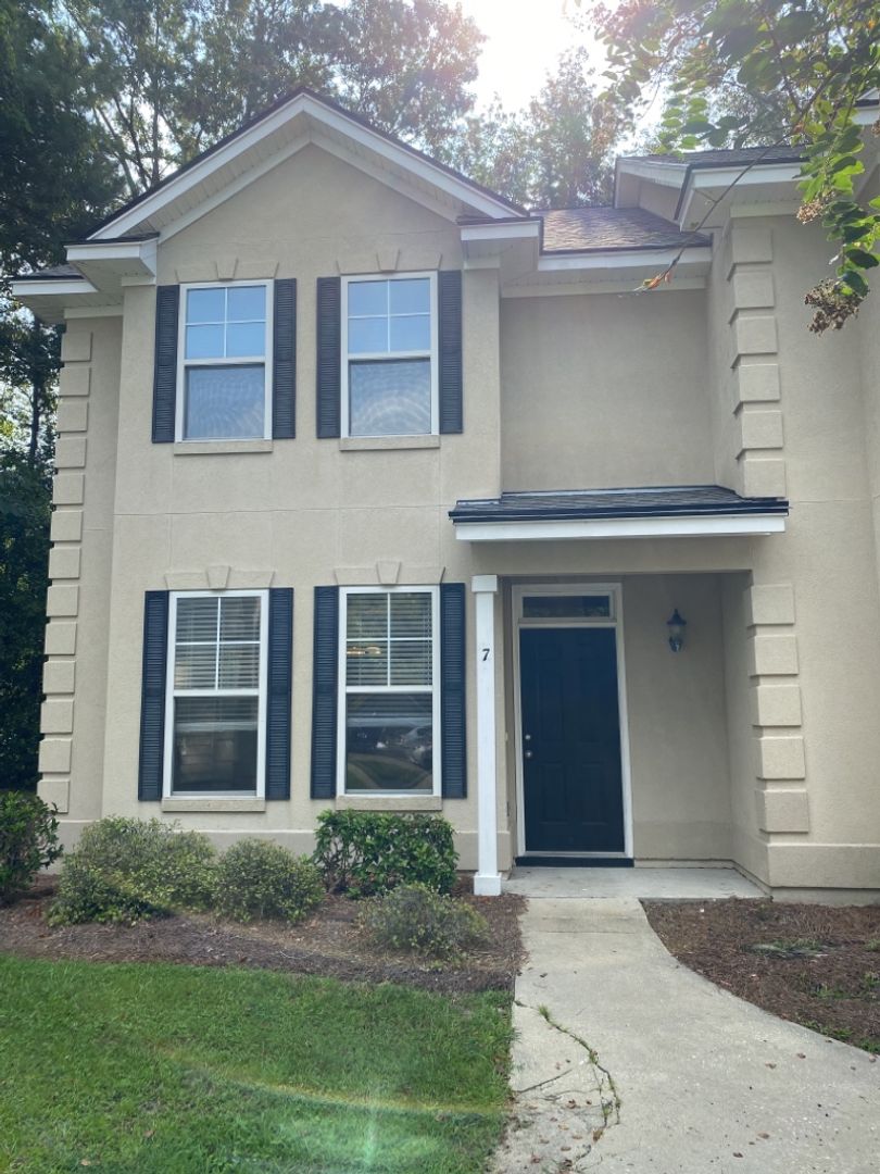 Richmond Hill Apartment: 66 Landing Way