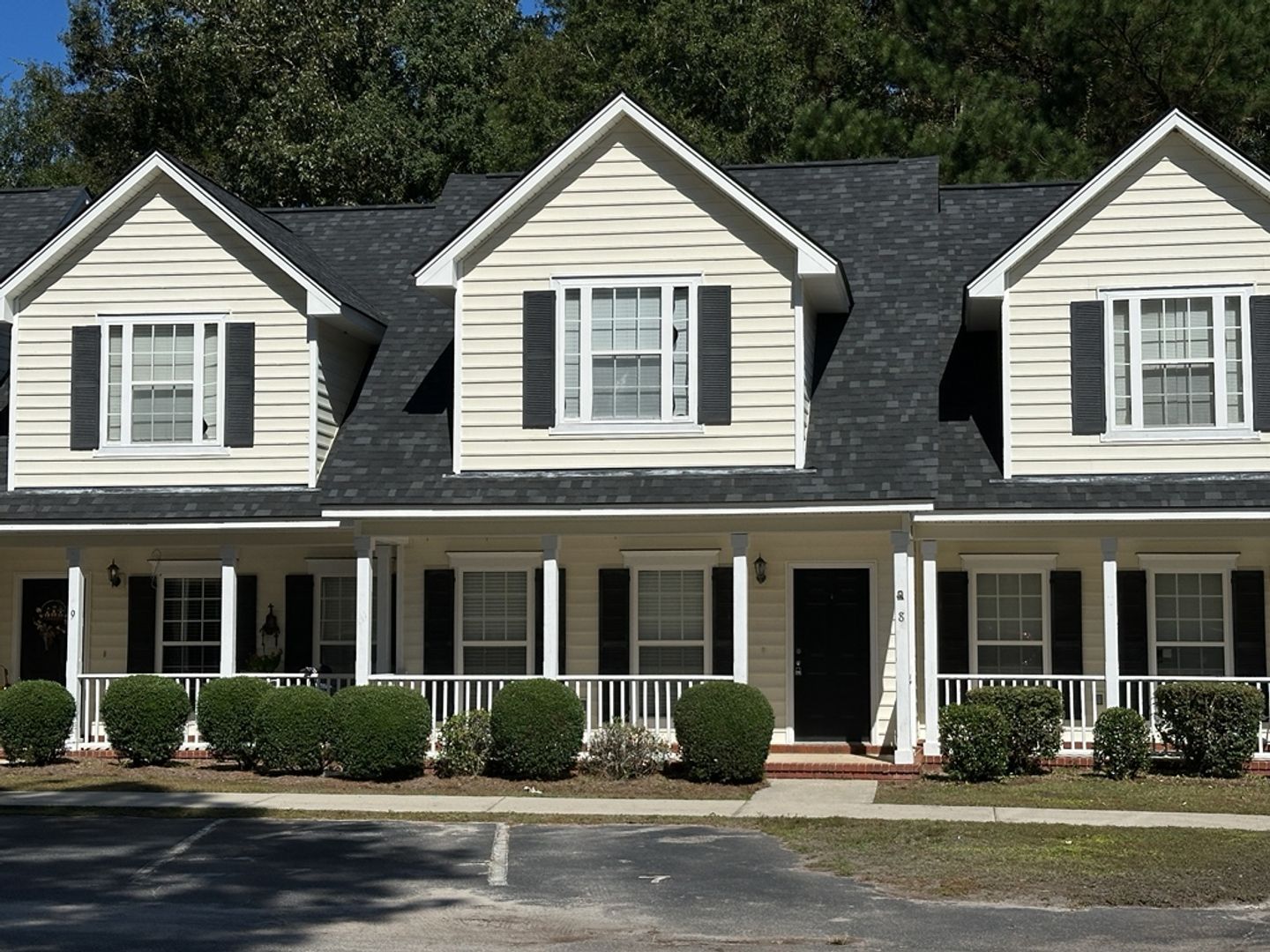 Richmond Hill Apartment: 29 Brisbon Hall Lane