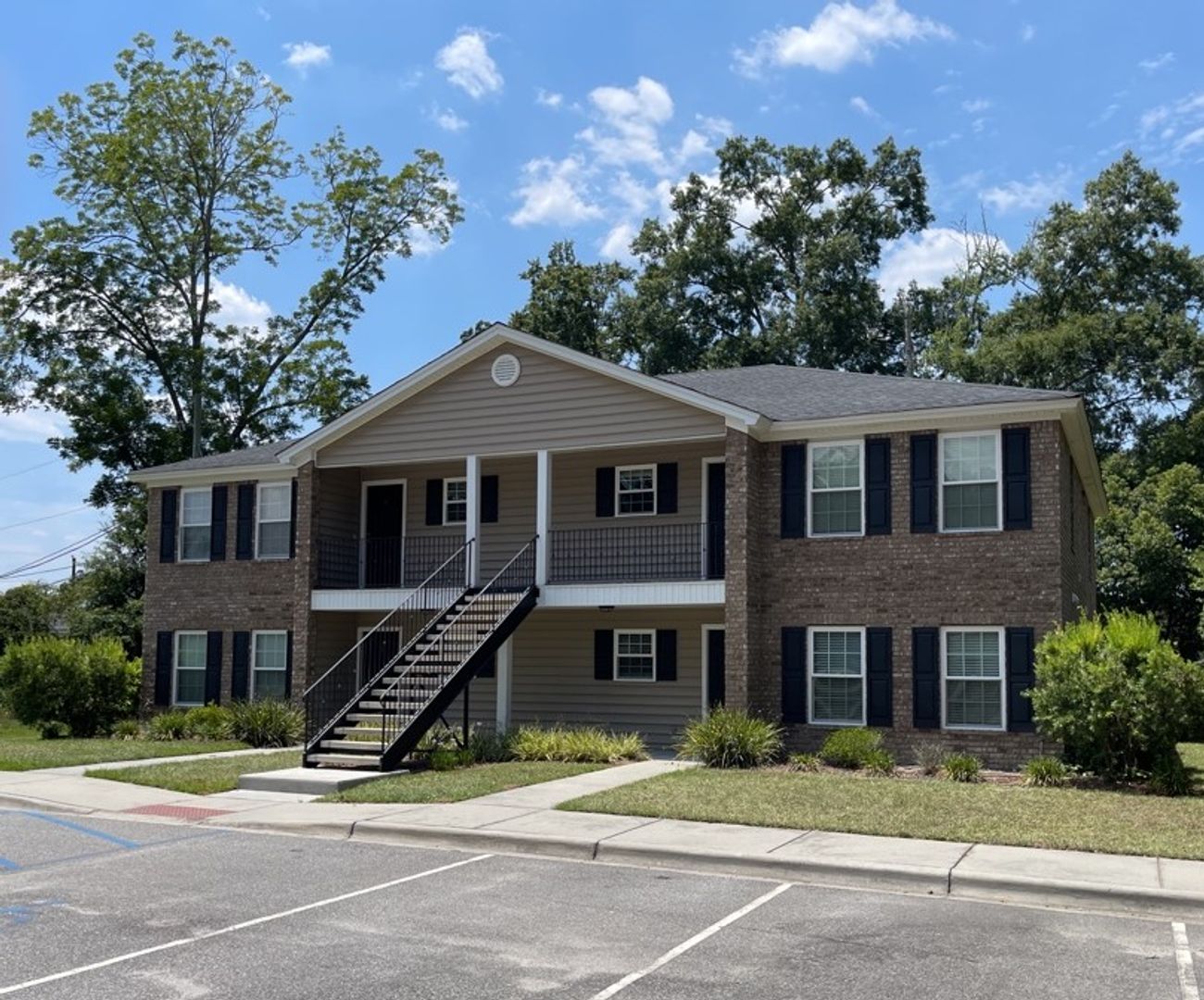 Richmond Hill Apartment: 74 Ivey Street