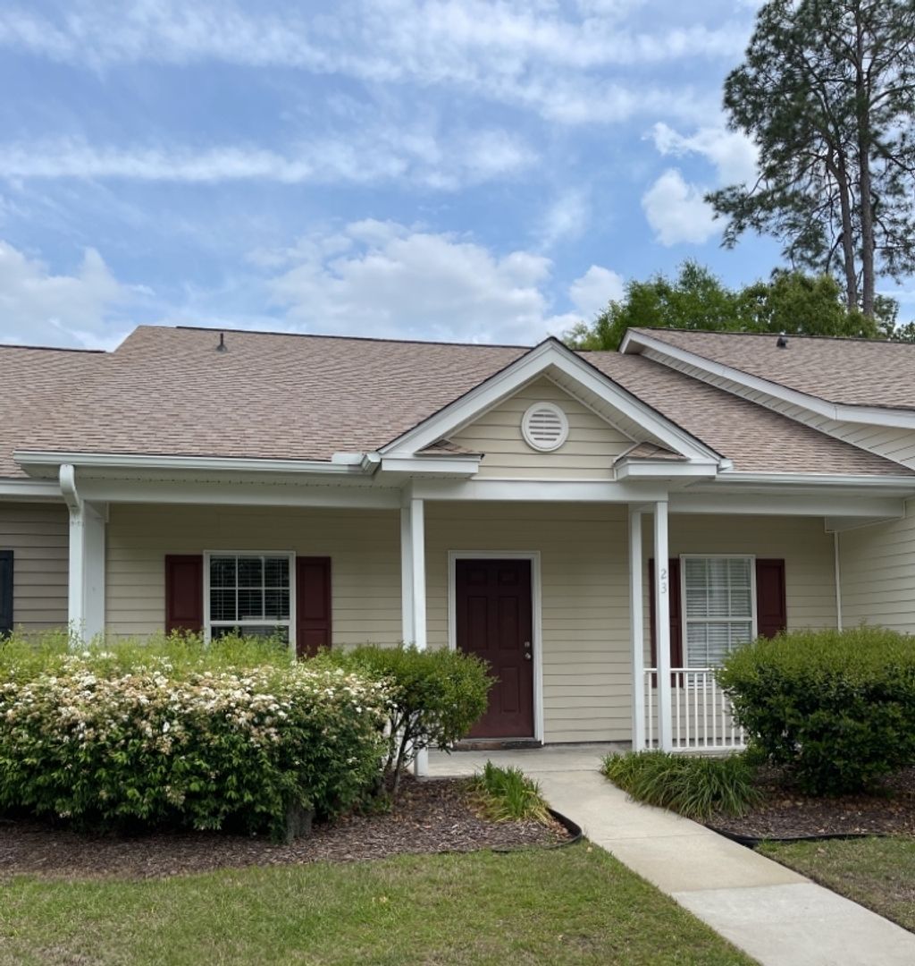 Savannah House: 23 Stonelake Circle