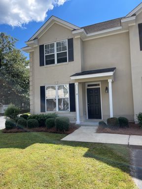 *MOVE-IN SPECIAL!* 1/2 off first month's rent with a signed lease by 09/11/2026 for 66 Landing Way, Unit 11 – photo 1