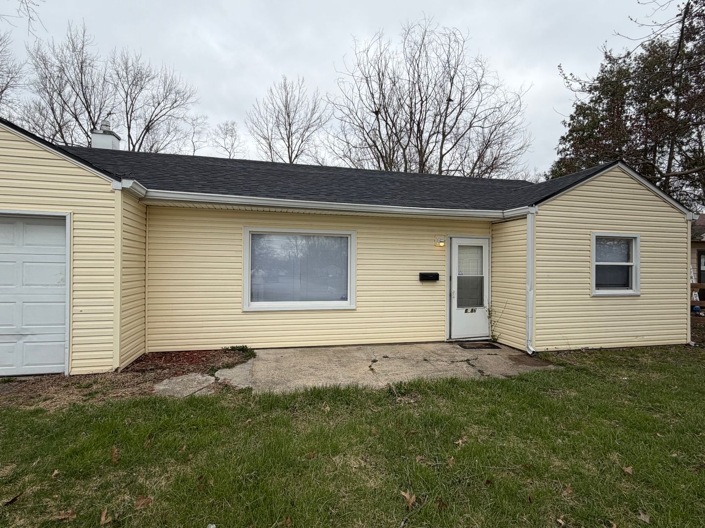 Indianapolis House: 6186 E 25th