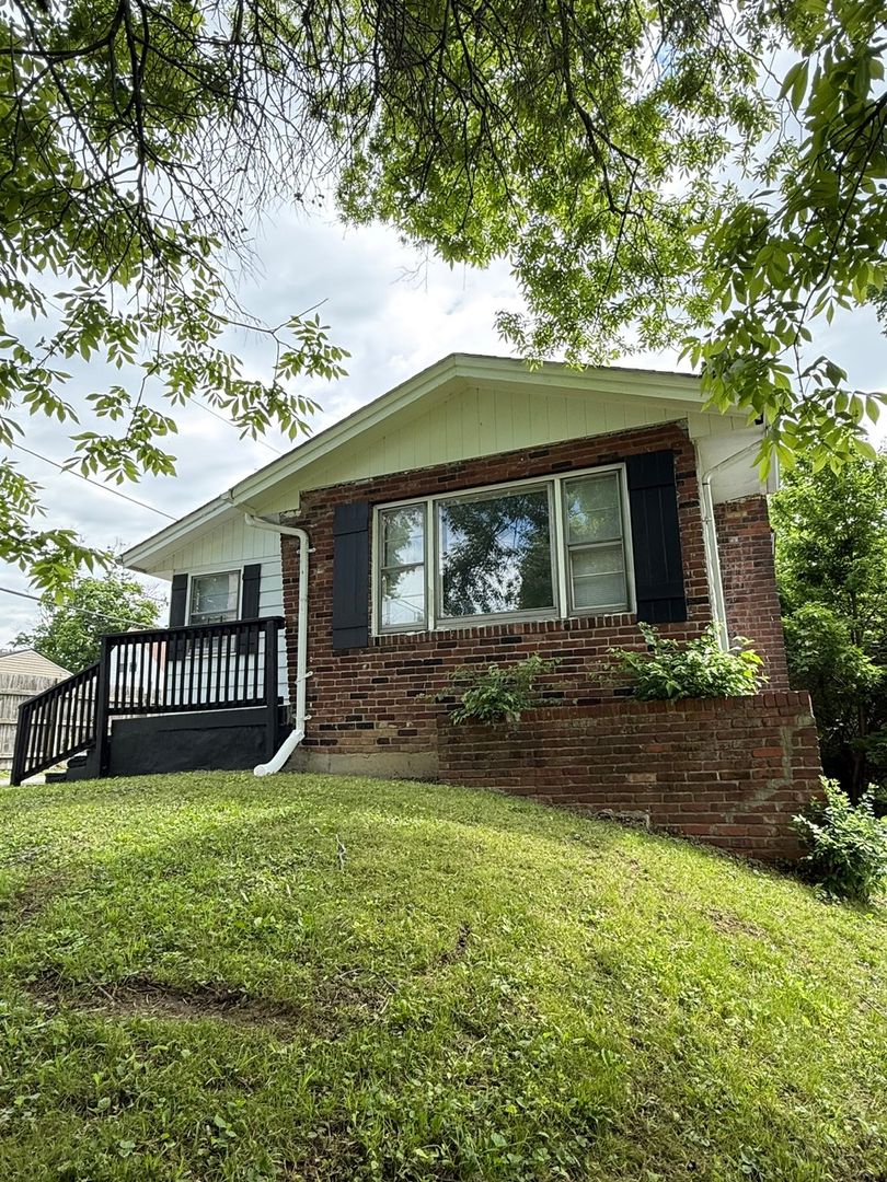 Indianapolis House: 3337 Houston Street