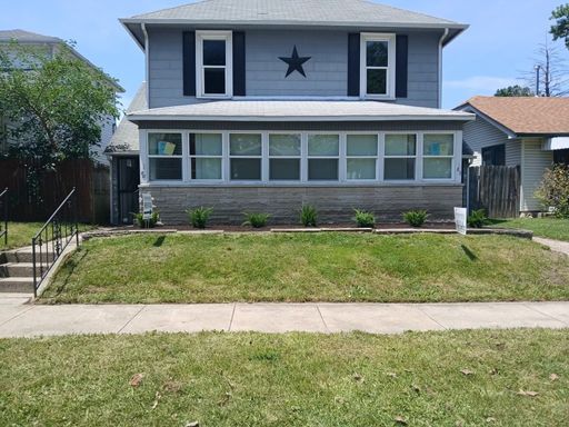 Fully Renovated 2BR/2BA | 900 SF | In-Unit Laundry | Central AC | Parking | Professionally Managed